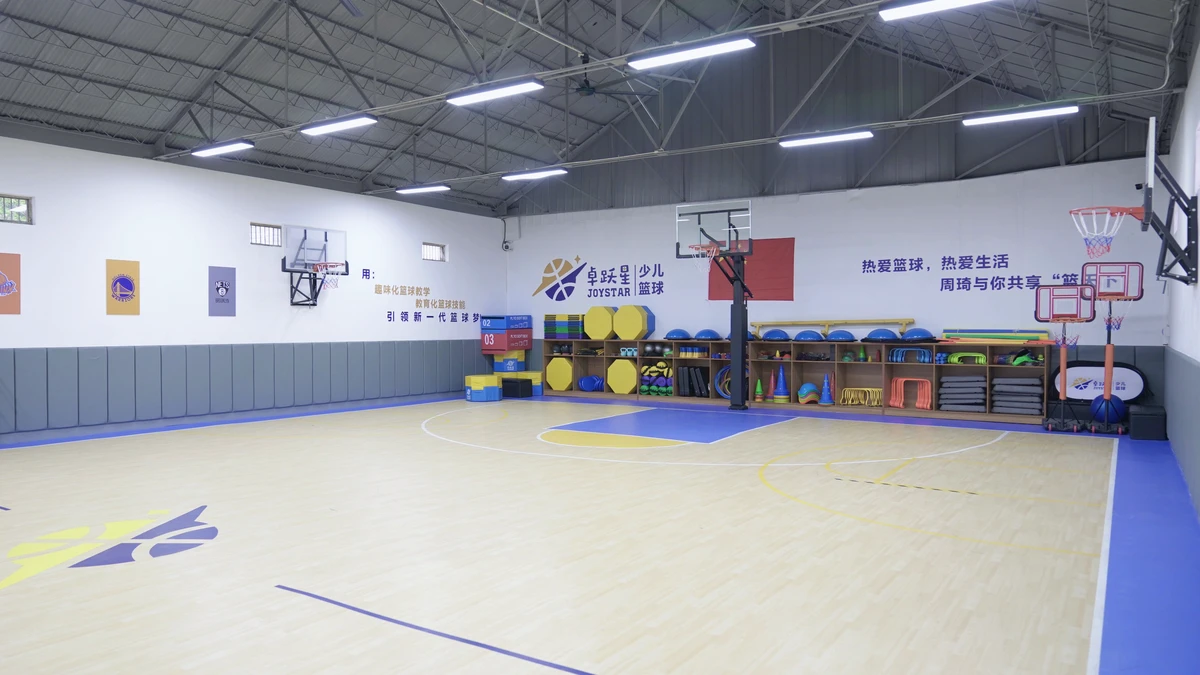 如何在篮球训练营中改善比赛策略?_1